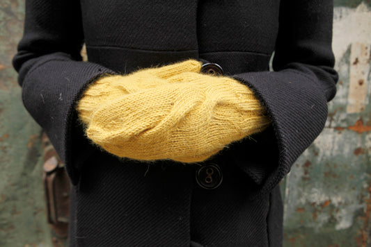 fall wardrobe part four | golden cabled mittens