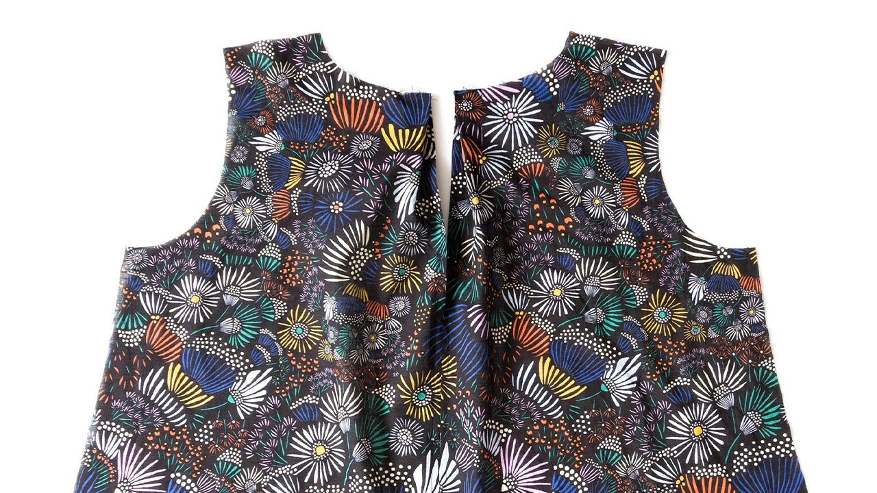 Hadley back bodice in colorful geometric print showing completed center back seam and keyhole opening with secured pleat detail