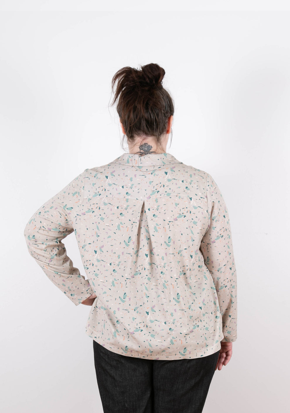Back view of terrazzo print Augusta Top with inverted pleat and long sleeves.
