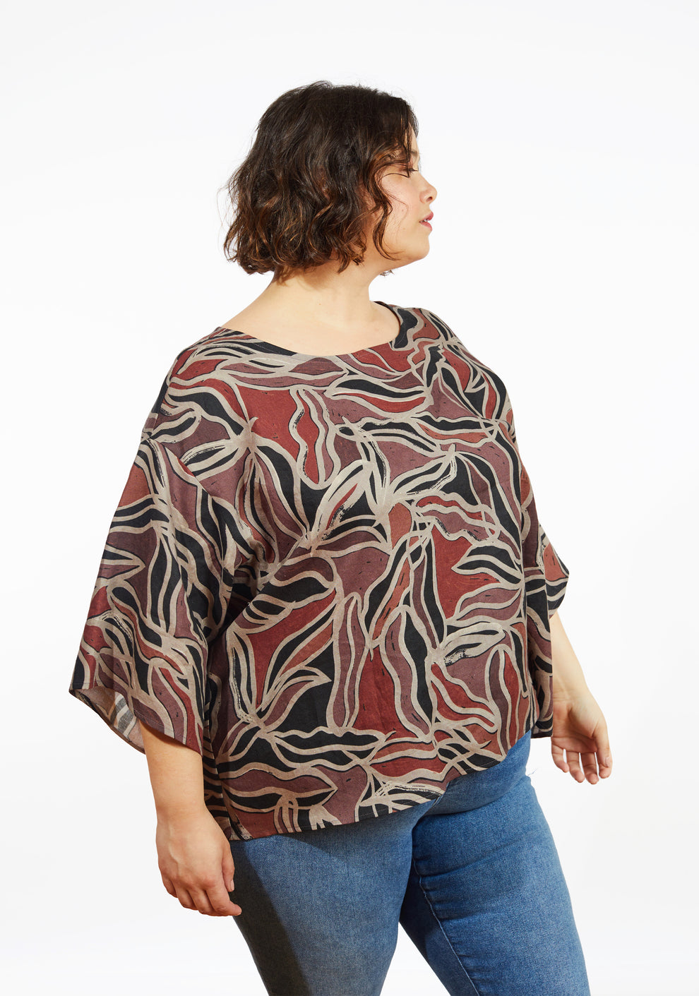 Side view of Corin Top in abstract printed fabric with elbow-length drop shoulder sleeves and relaxed shape on model.